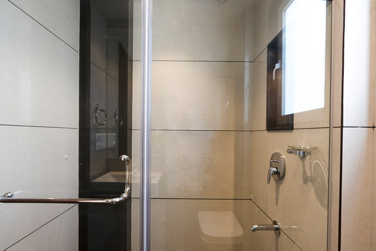 Luxurious-Residential-Bathroom
